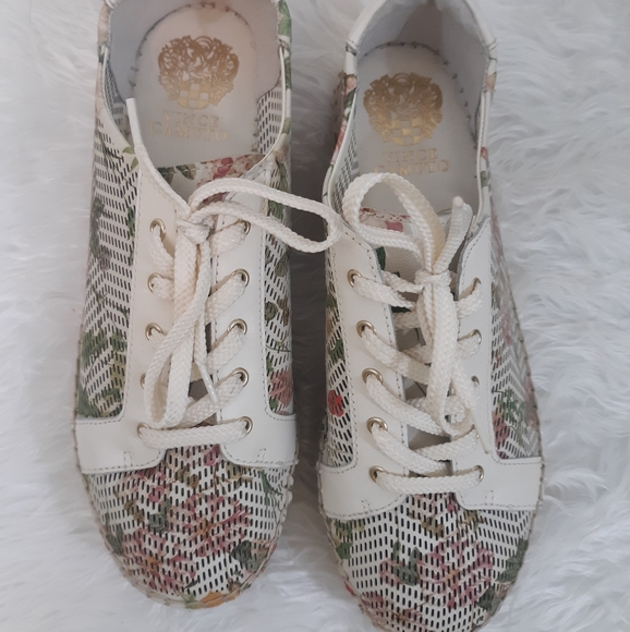 Vince Camuto sneakers 8.5 NWOB - Picture 9 of 11